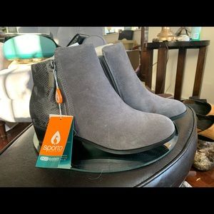 Sporto Gray Snakeskin Boot